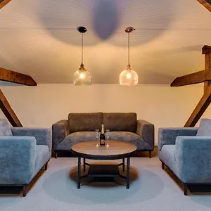 **** Aparthotel Upstairs Boutique Romania