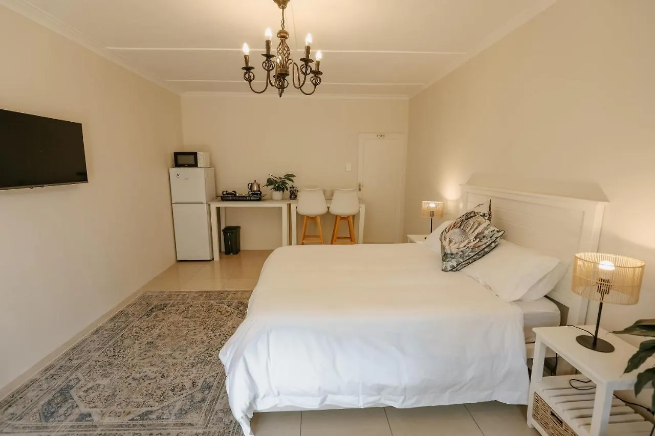 Strawberry Manor At In The Vine Hotel Helderberg